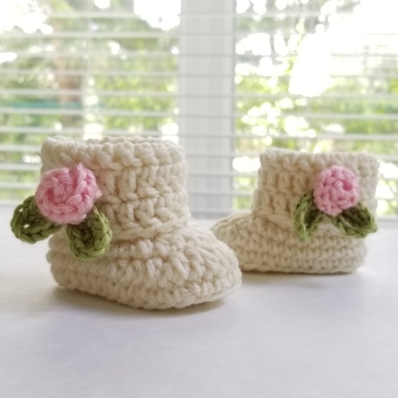 Baby girl booties with Roses - Picture 2 of 8